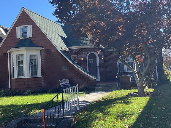 2nd image of 143 2nd Ave