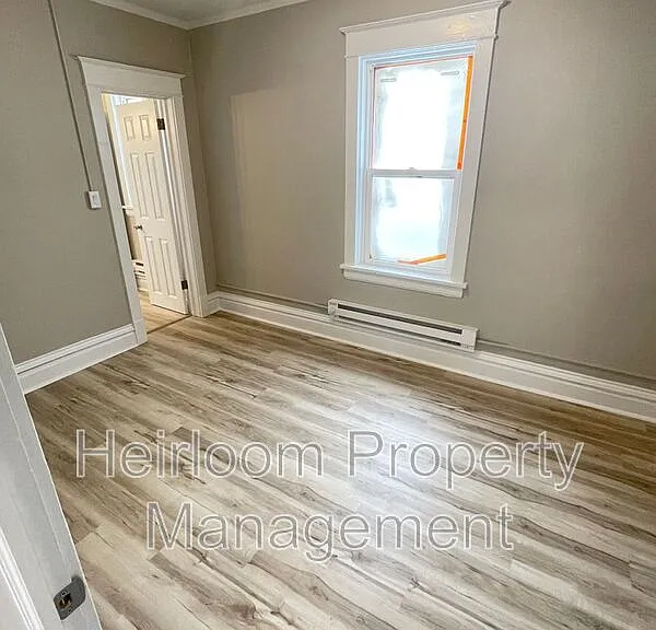 611 E 6th St #2 — Photo 13