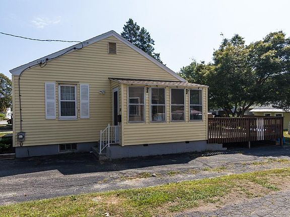 3rd image of 17 Irons Ave