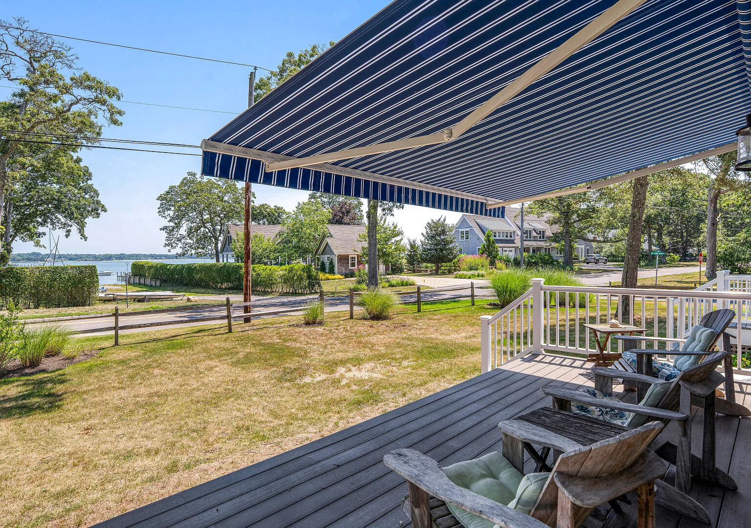 Full waterviews, across the street from beach, kayaks available — Photo 1