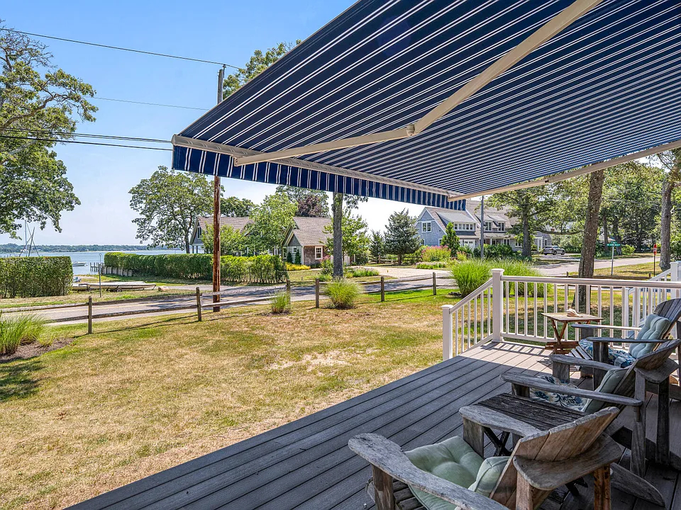 8 E Brander Pkwy