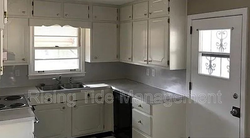 2nd image of 924 N Martinwood Dr