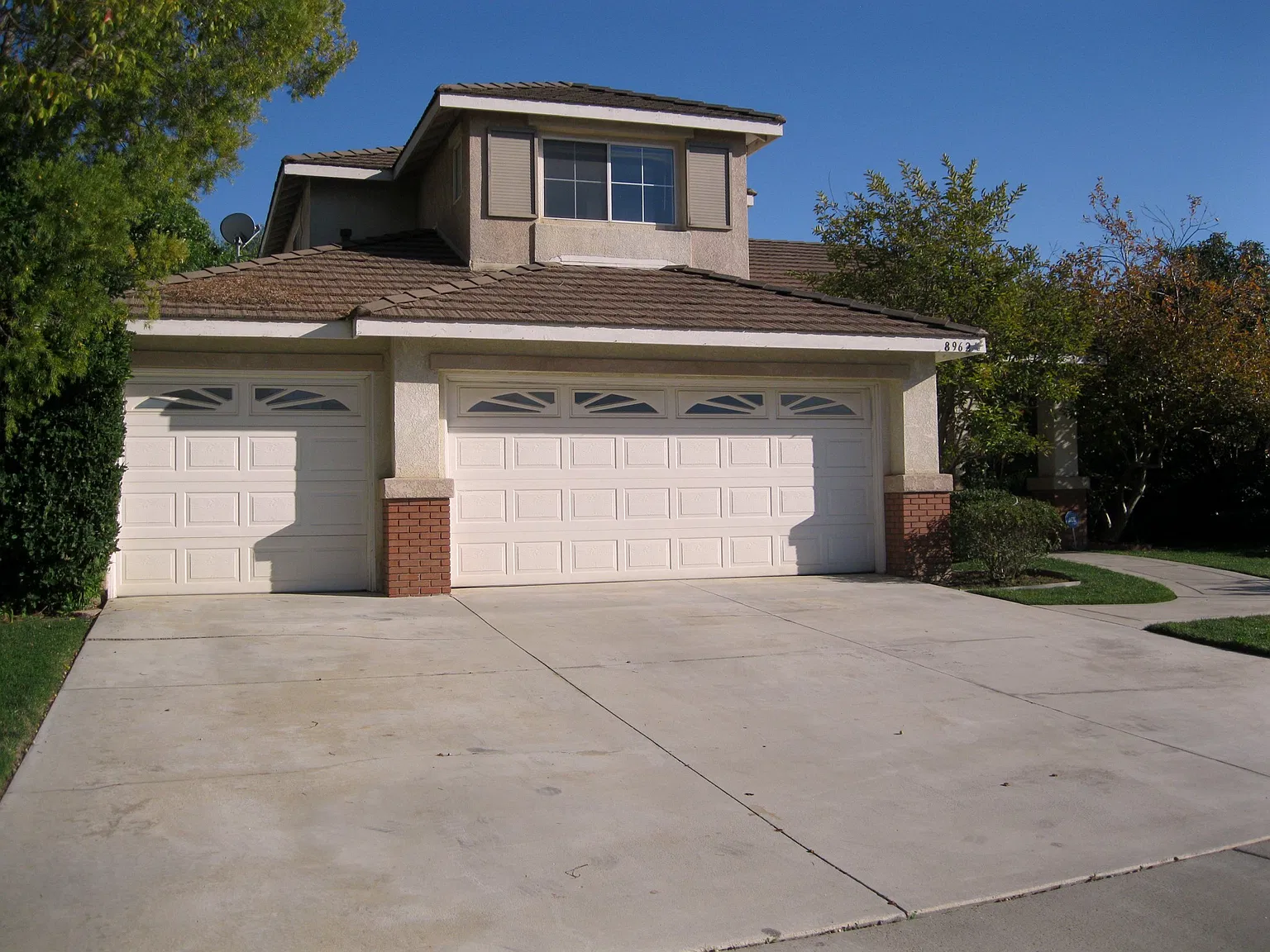 4 bed, 2100 sqft, $3,395 — Photo 2