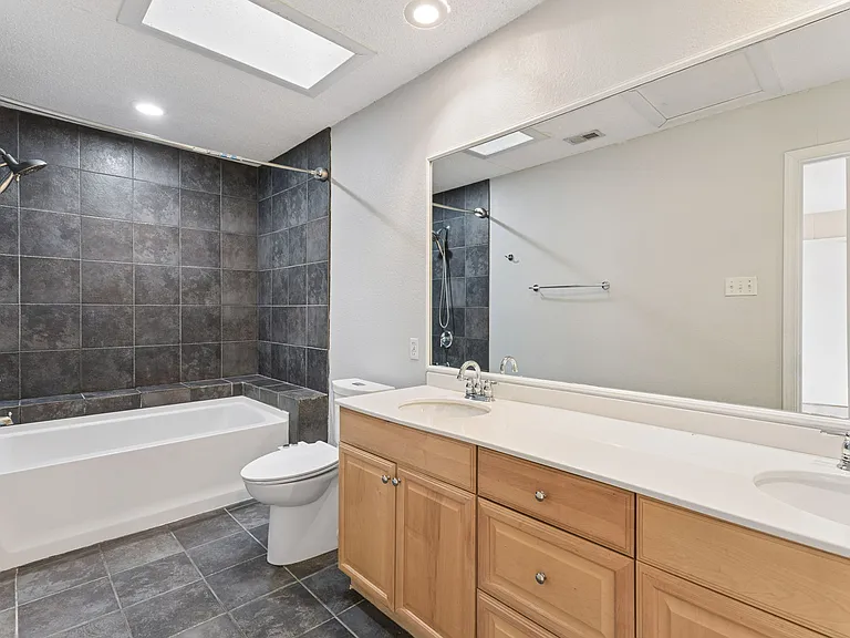 253 Teakwood Ln — Photo 8