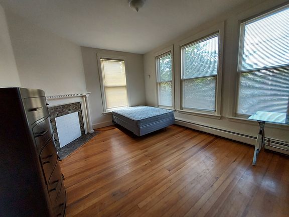 5th image of 307 Stewart Ave APT 4
