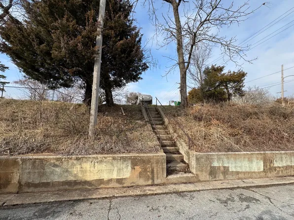 1137 E Thoman Street, Springfield, MO 65803