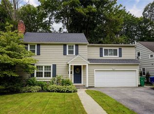365 Cromwell Dr, Rochester, NY 14610
