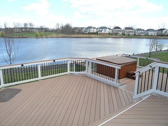3 Tiered deck w/ Hot Tub!