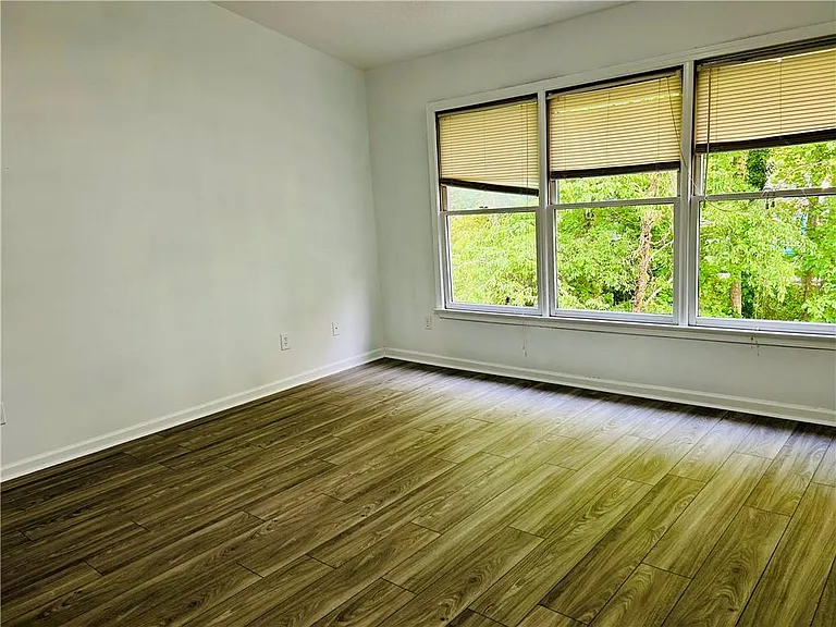 2580 Binghampton Ln — Photo 6