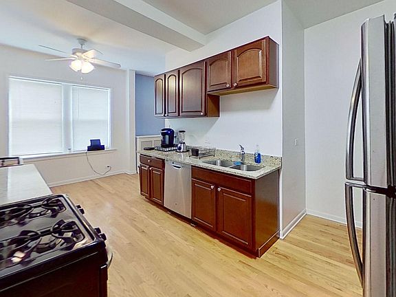 2nd image of 730 W Aldine Ave APT 3