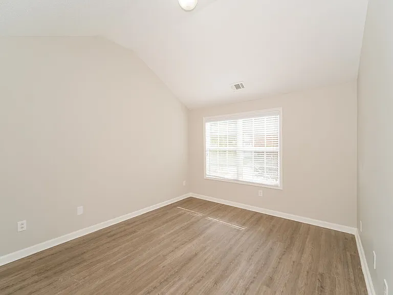 2150 Ivy Ln — Photo 8