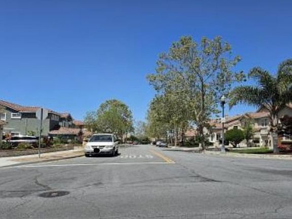 Exterior Neighborhood (street photo)