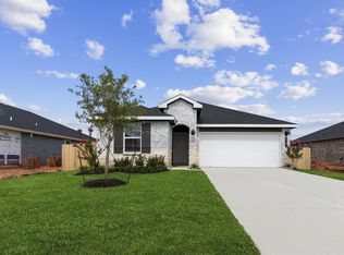 519 Robin St, Angleton, TX 77515