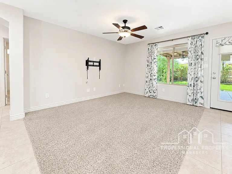10203 E 34th Pl — Photo 5