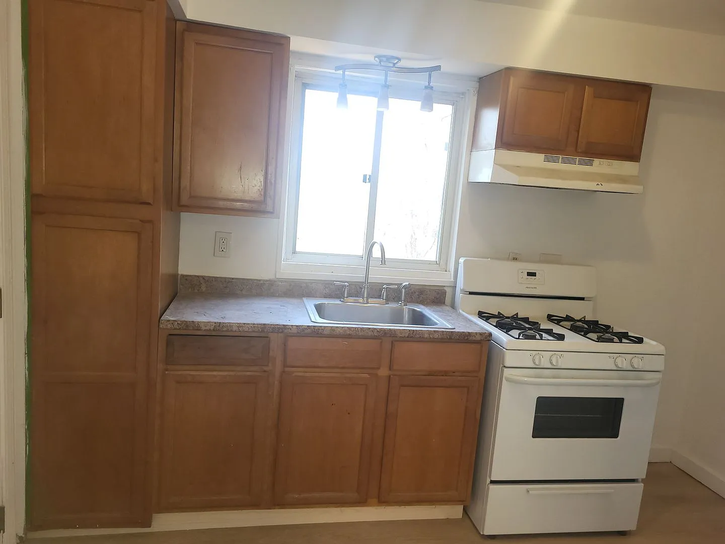 Solid 3 Bed, 1 Bath Home - Quiet Street, Off-Street Parking - Available Now! — Photo 3