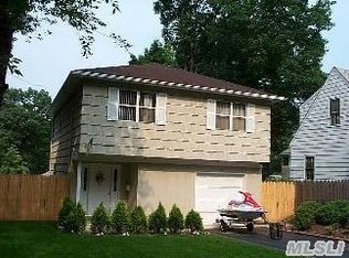 4 Baldwin Blvd, Bayville, NY 11709