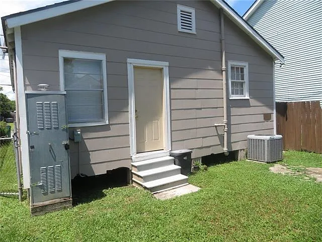 715 Dolhonde St — Photo 9