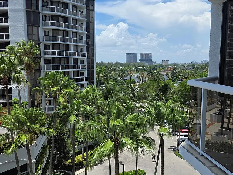 3610 Yacht Club Dr #615 — Photo 9