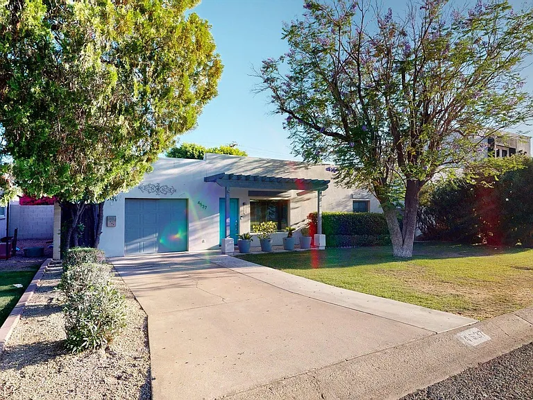 4537 E Devonshire Ave — Photo 4