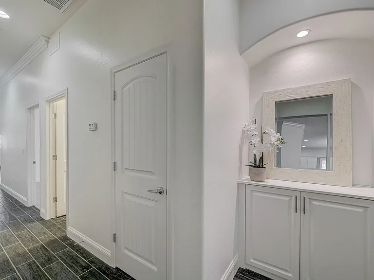 933 Everest Peak Ave — Photo 41