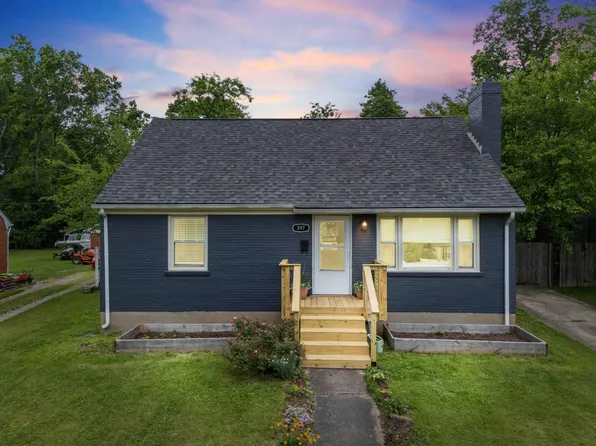 897 Della Dr, Lexington, KY 40504