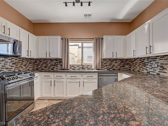 5th image of 4036 Smokey Fog Ave #2