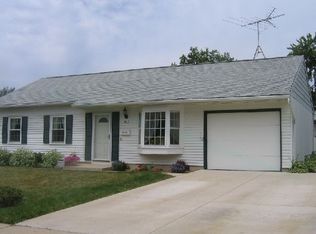 408 Freeman Ave, Streamwood, IL 60107