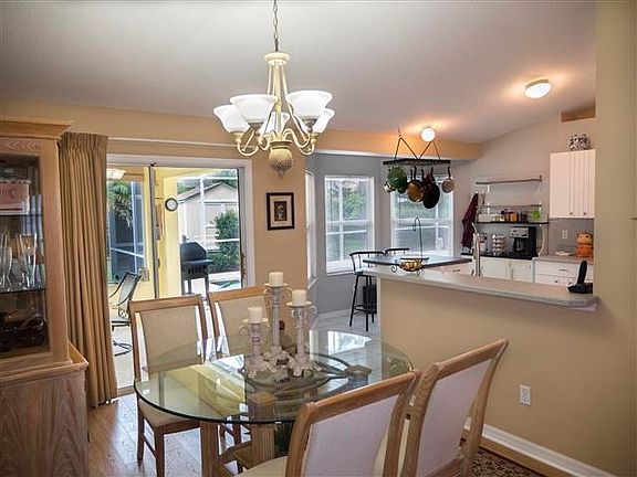 5th image of 49 E Diamond Dr