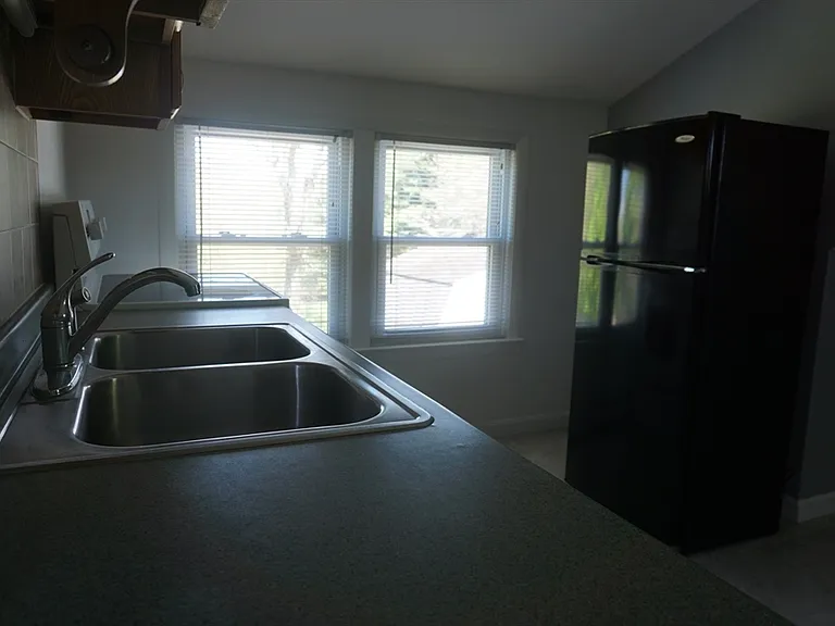 34 Fairview Ave #B — Photo 11