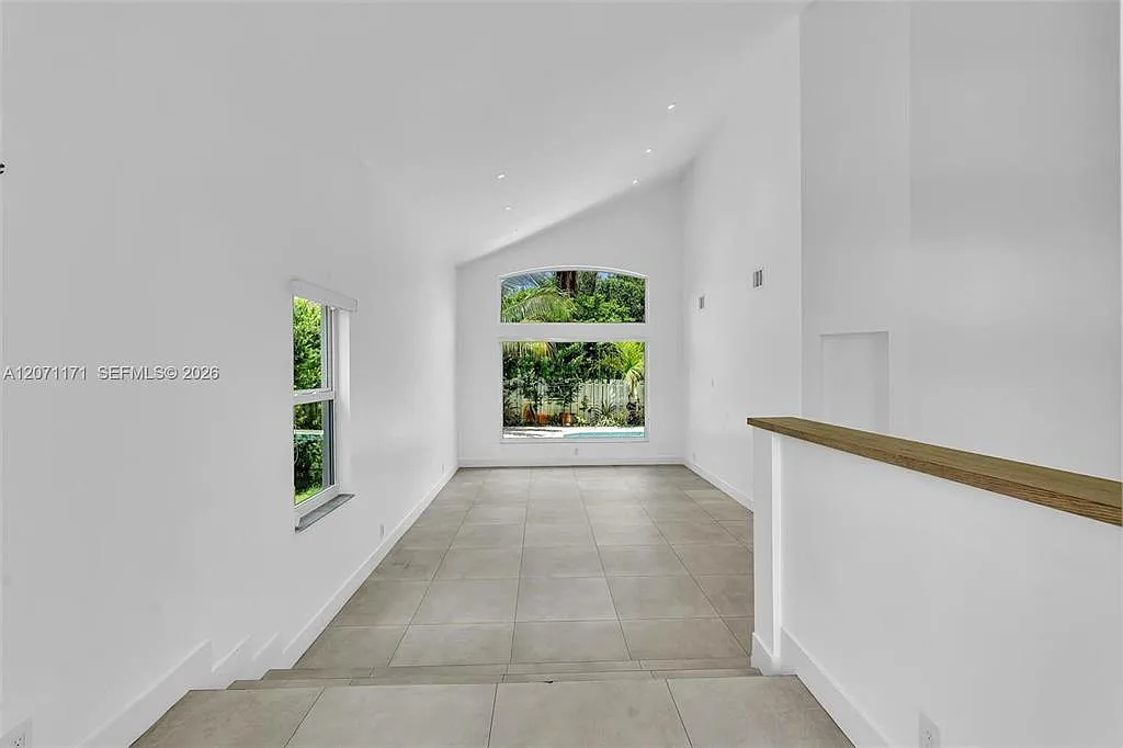 4 bed, 3.0 bath, $8,750 — Photo 3
