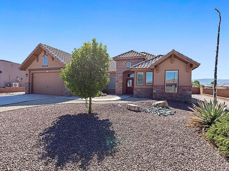 3528 Tesuque Dr — Photo 2