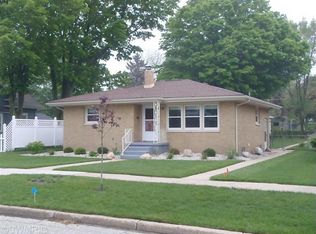 404 N Robert St, Ludington, MI 49431