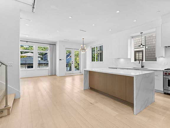 3rd image of 3123 W 16th Ave
