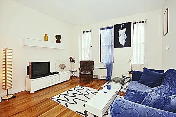 Rented by Kathi Markou, LREB | media 41