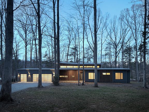 5th image of 928 Shorefront Ln