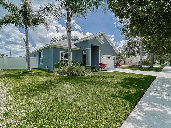 3rd image of 11915 Summer Springs Dr