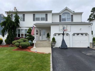 2417 Gladmore St, East Meadow, NY, 11554