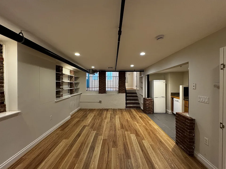 1110 Massachusetts Ave #2
