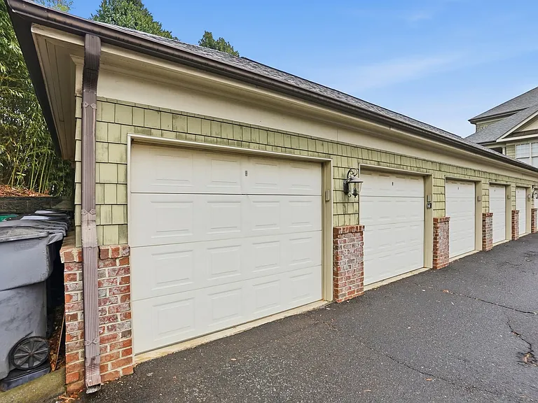 1117 Park West Dr — Photo 35