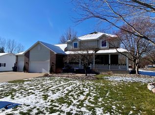 2121 Cliff Rd, Burlington, IA 52601