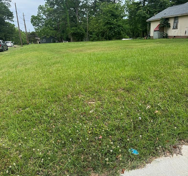 1st image of 827 N 15th Ave