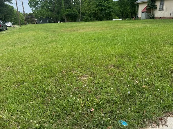 827 N 15th Ave, Laurel, MS 39440