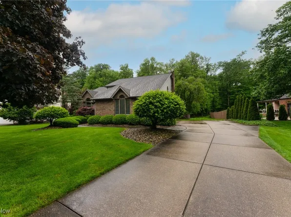 56 Red Grouse Ct, Youngstown, OH 44511