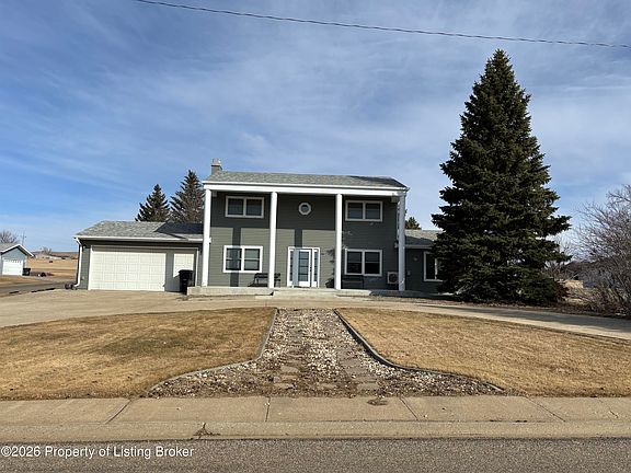 2nd image of 816 3rd St N
