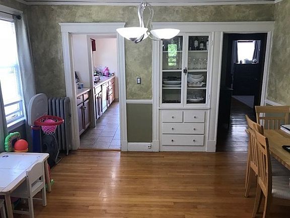 4th image of 840 Belmont St #840
