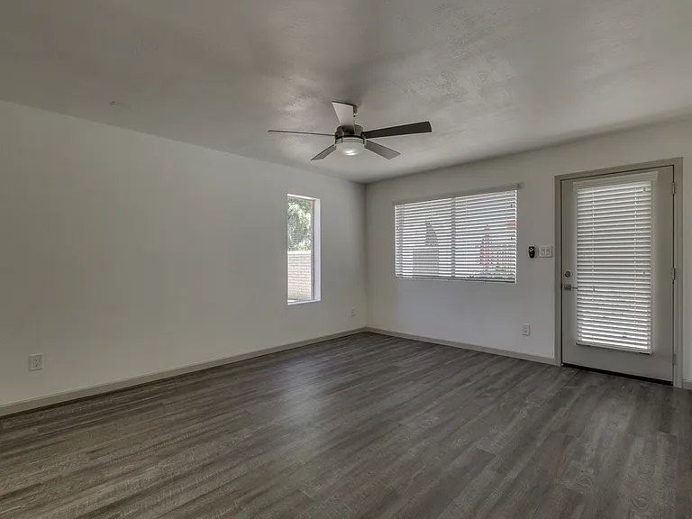 $0 First Month Rent! Remodeled 2 Bed Casita w/ Private Patio, W/D & Pool — Photo 8