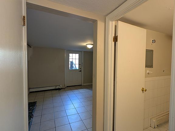 3rd image of 13 Suffolk St #A