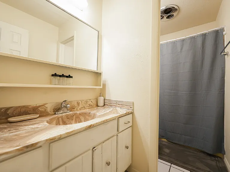 1604 N Municipal Dr #3 — Photo 4