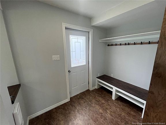 4th image of 9 Churchill St