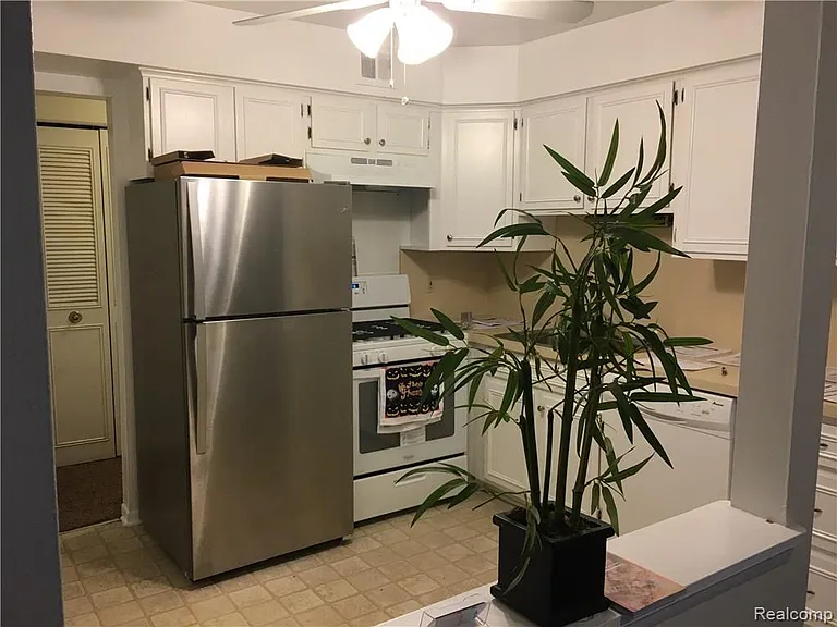 444 Fox Hills Dr N #3 — Photo 7
